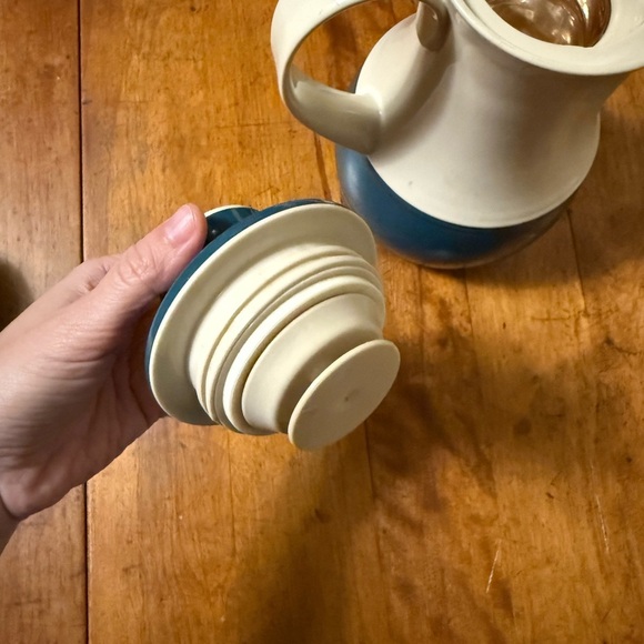 Vintage Thermos Pitcher #570 Plastic&Insulated Glass- Hot/Cold - Twist Off Lid - Picture 7 of 11